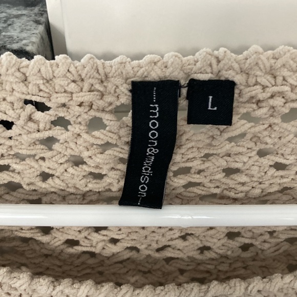 Large Crop Cream Moon and Madison knit sweater  GUC smoke free home - Picture 2 of 4